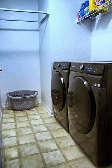 Spacious 4-Bedroom 2-Bath Abode ウィンターヘイブン エクステリア 写真