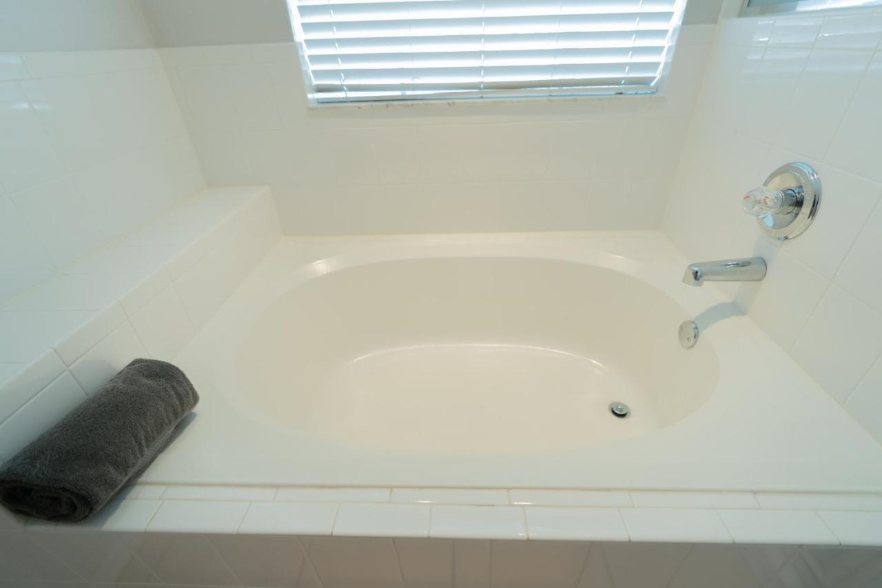 Spacious 4-Bedroom 2-Bath Abode ウィンターヘイブン エクステリア 写真